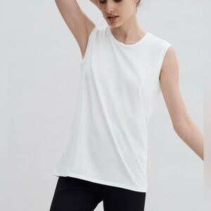 handvaerk 100% Peruvian Pima Cotton Women's White Sleveeless Tee